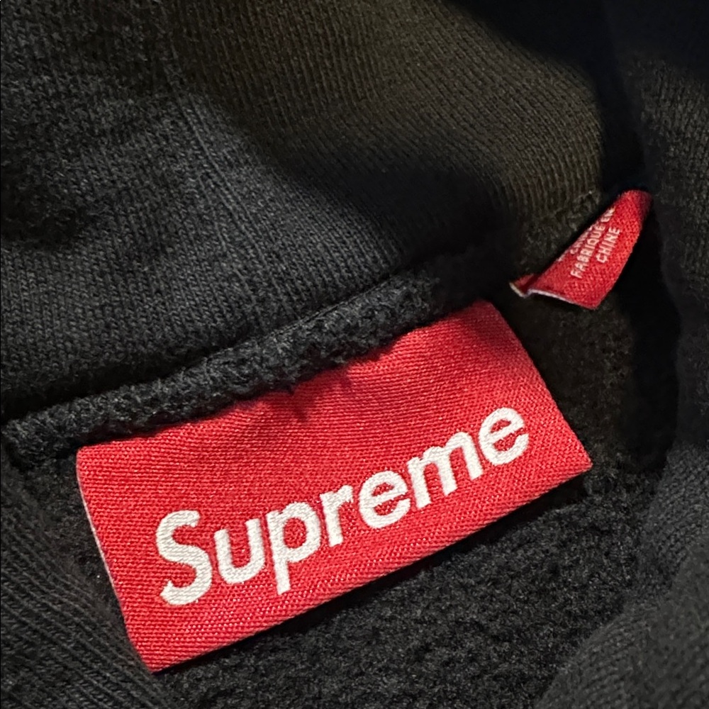 Supreme Black Hoodie - Picture 2 of 5